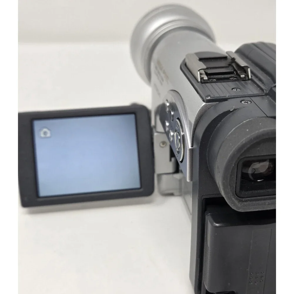 Hitachi DZ-BX35A DVD Camcorder Tested Working Bundle Remote Lenses Charger